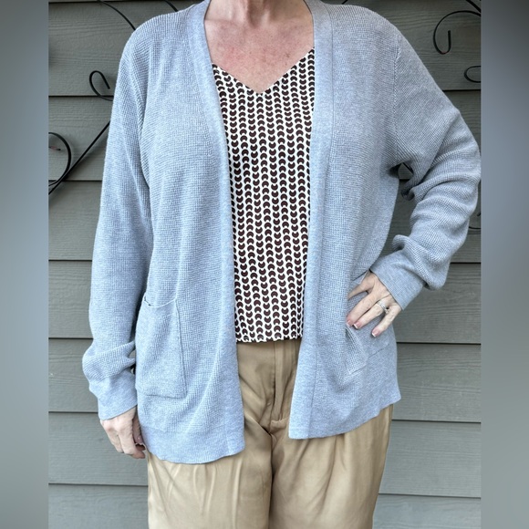 This gray sweater is great for a chilly day to keep you cozy! - Picture 2 of 3